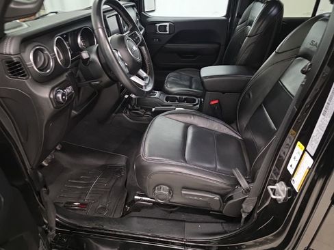 Used 2018 Jeep Wrangler Unlimited Sahara image 12