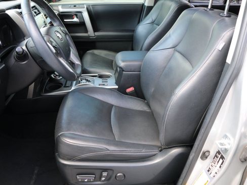 Used 2020 Toyota 4Runner Limited AWD/4WD image 30