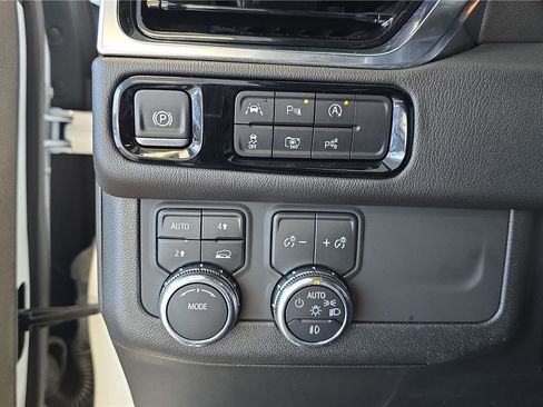 Used 2025 GMC Yukon Denali image 24