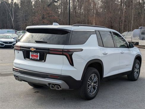 New 2026 Chevrolet Traverse LT image 2