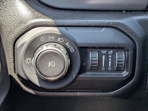 Used 2022 Jeep Wrangler Sport AWD/4WD image 9