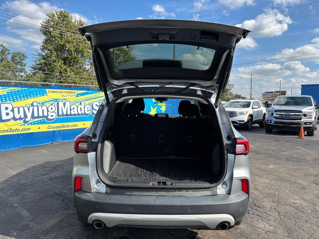 Used 2023 Ford Escape Active w/ Cold Weather Package FWD image 4