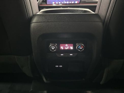 Used 2025 Chevrolet Traverse Z71 w/ Enhanced Driving Package AWD/4WD image 25