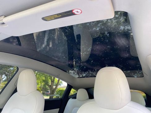 Used 2022 Tesla Model Y Long Range AWD/4WD image 14