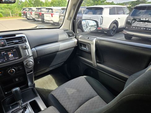 Used 2018 Toyota 4Runner SR5 RWD image 11