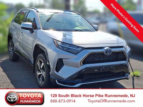 Used 2022 Toyota RAV4 SE w/ Weather & Moonroof Package AWD/4WD image 1