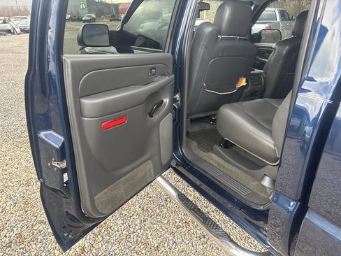 Used 2005 GMC Sierra 2500 SLT w/ Heavy-Duty Power Package image 19