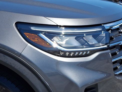 Certified 2025 Ford Explorer Active AWD/4WD image 9