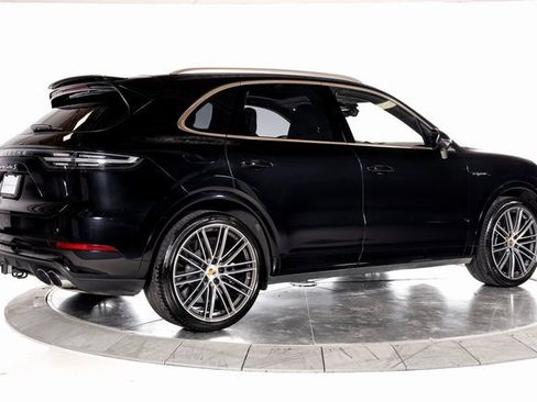 Used 2022 Porsche Cayenne Turbo S image 6