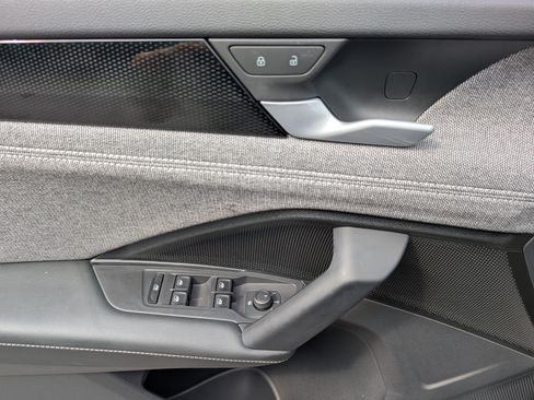Used 2025 Volkswagen Tiguan S FWD image 15