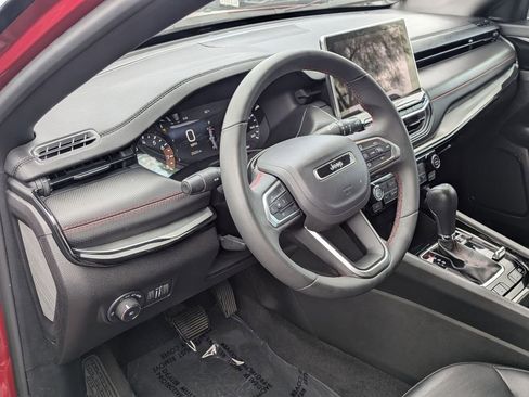 Used 2025 Jeep Compass Trailhawk AWD/4WD image 16