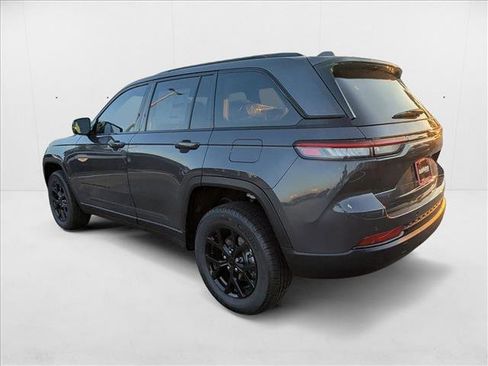 New 2025 Jeep Grand Cherokee Altitude image 9