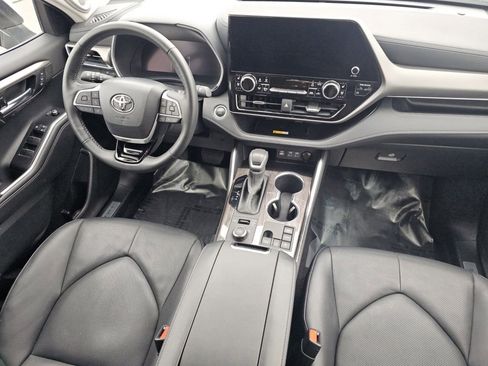 Used 2025 Toyota Highlander Limited AWD/4WD image 29