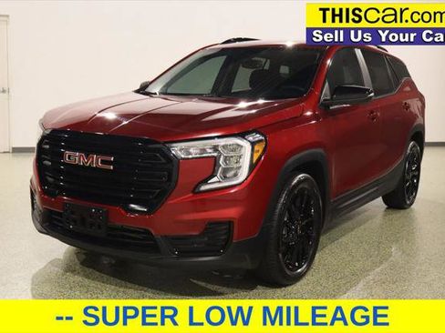 Used 2024 GMC Terrain SLE w/ Elevation Edition image 3