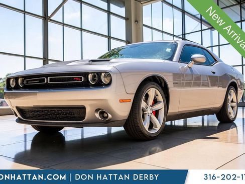 Used 2016 Dodge Challenger R/T RWD image 1