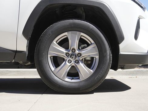 Used 2025 Toyota RAV4 XLE AWD/4WD image 35