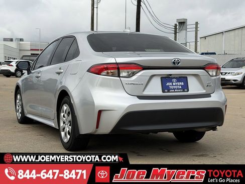 Used 2025 Toyota Corolla LE image 7