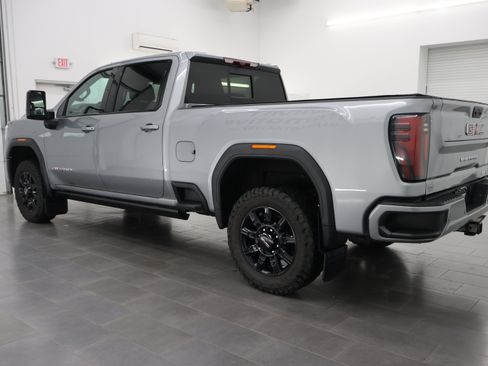 Used 2025 GMC Sierra 2500 AT4 w/ AT4 Premium Plus Package AWD/4WD image 6