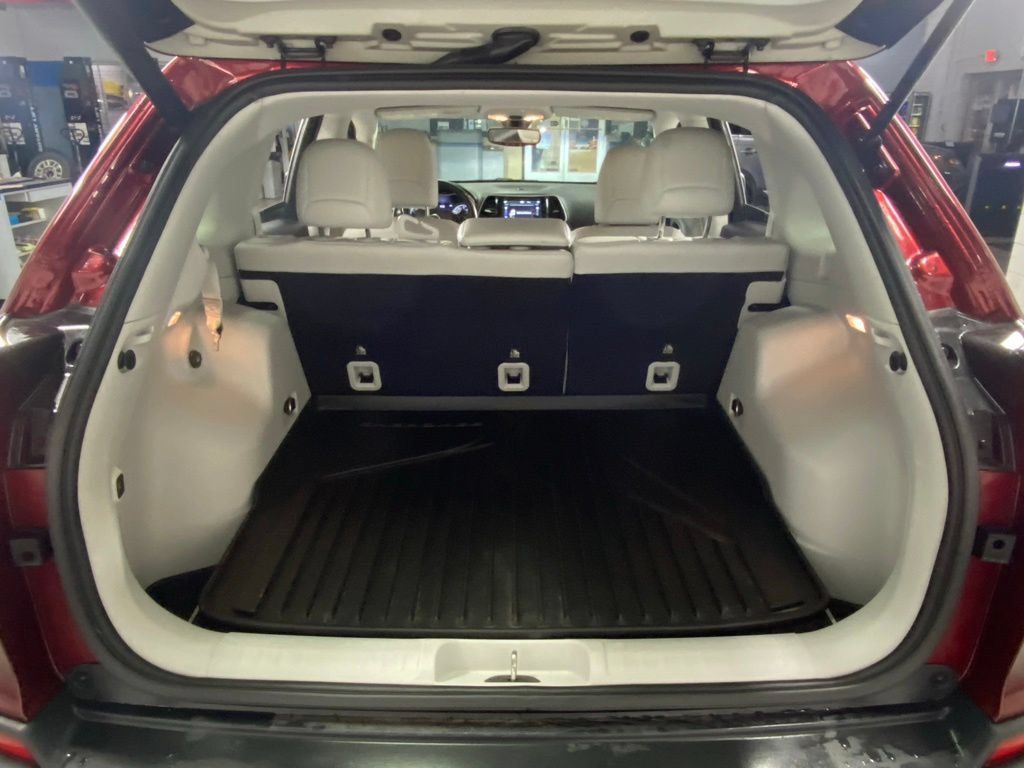 Used 2019 Jeep Cherokee Limited AWD/4WD image 26