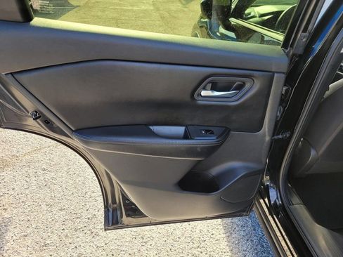 Used 2024 Nissan Rogue SV AWD/4WD image 18