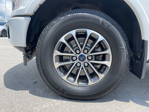Used 2018 Ford F150 XLT w/ Equipment Group 302A Luxury AWD/4WD image 30
