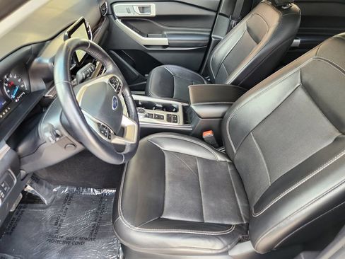 Used 2022 Ford Explorer Limited w/ Equipment Group 301A RWD image 15