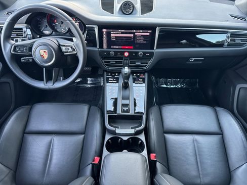 Used 2025 Porsche Macan image 6