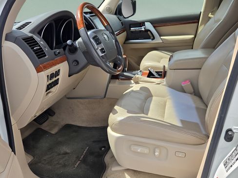 Used 2013 Toyota Land Cruiser AWD/4WD image 9