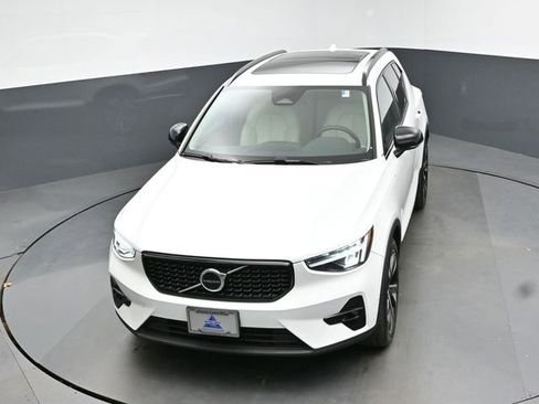 Used 2023 Volvo XC40 B5 Plus w/ Driver Assist Package AWD/4WD image 46