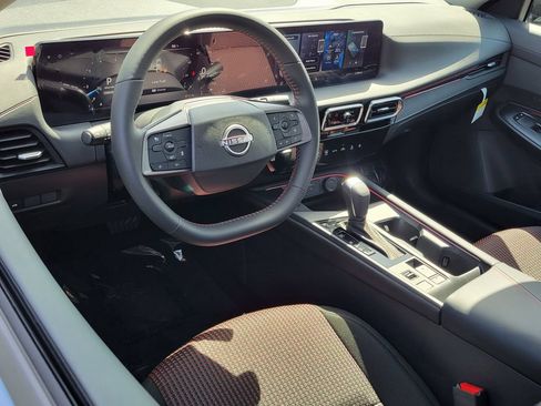 New 2026 Nissan Sentra SR w/ Floor Mat Package FWD image 6