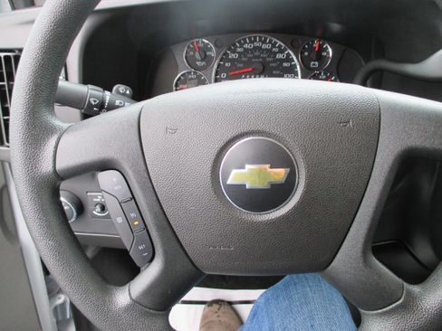 Used 2025 Chevrolet Express 3500 LT w/ LT Preferred Equipment Group image 16