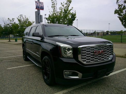 Used 2019 GMC Yukon XL Denali AWD/4WD image 10