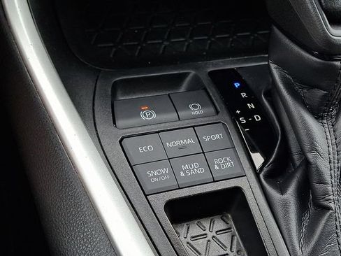 Used 2019 Toyota RAV4 LE w/ All Weather Liner Package AWD/4WD image 22