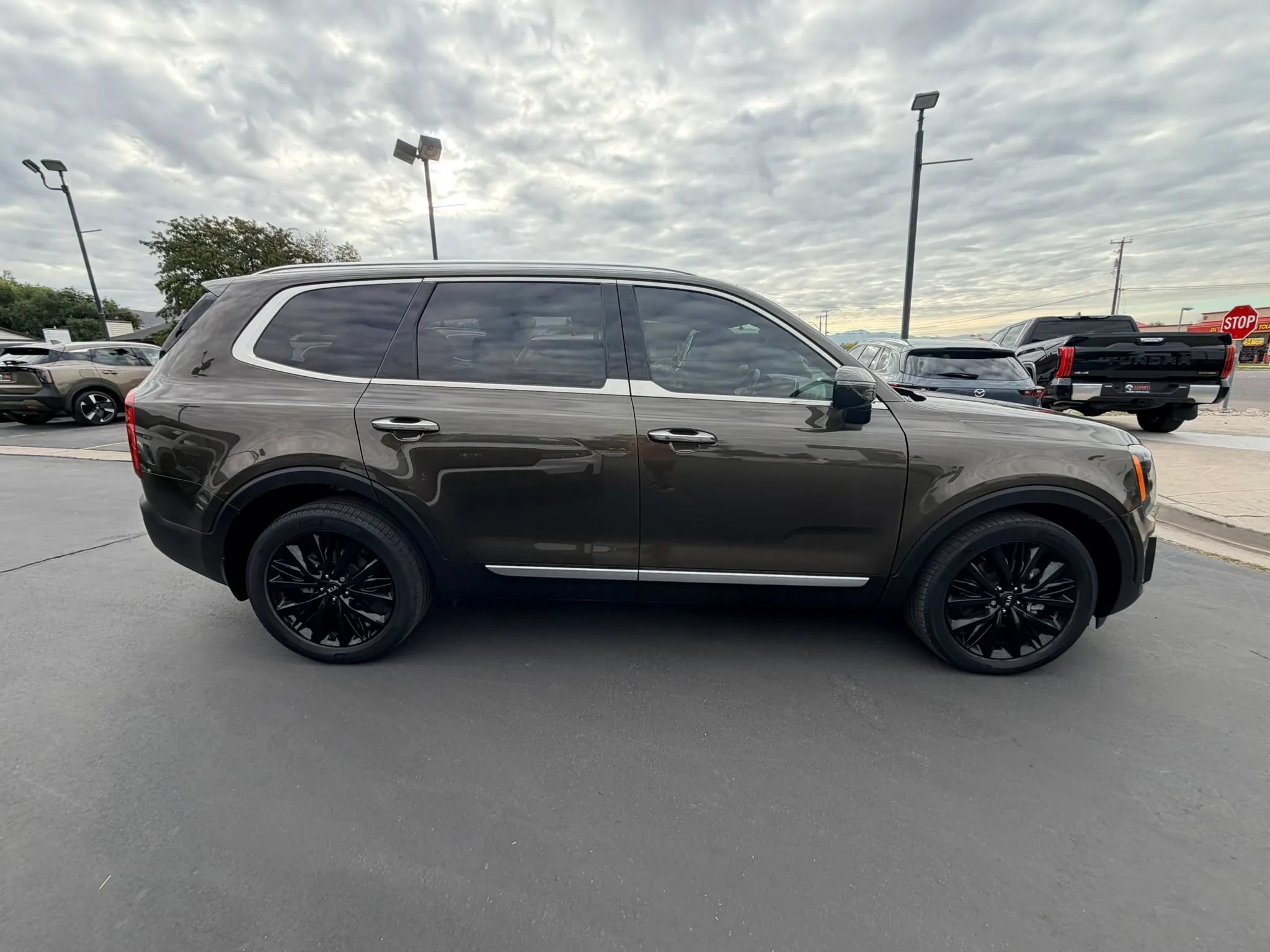 Used 2021 Kia Telluride SX w/ SX Prestige Package AWD/4WD image 2