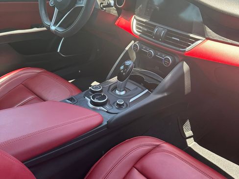 Used 2019 Alfa Romeo Giulia w/ Nero Edizione RWD image 15
