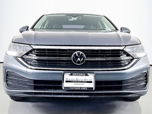 Used 2022 Volkswagen Jetta SE image 2