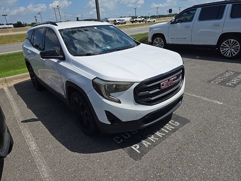 Used 2021 GMC Terrain SLT w/ Elevation Edition FWD image 2