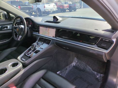Used 2018 Porsche Panamera 4 image 33