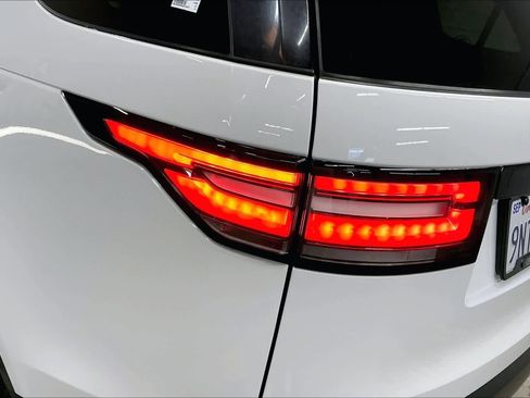 Used 2019 Land Rover Discovery HSE image 31