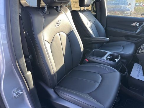 New 2026 Chrysler Pacifica Select image 57