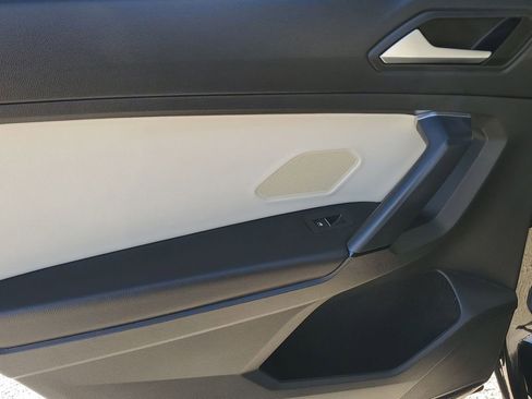 Used 2019 Volkswagen Tiguan SE image 42