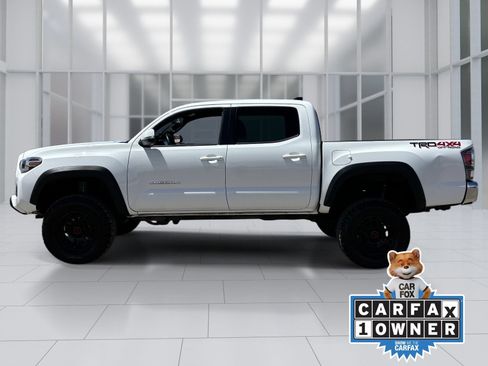Used 2022 Toyota Tacoma TRD Off-Road AWD/4WD image 3
