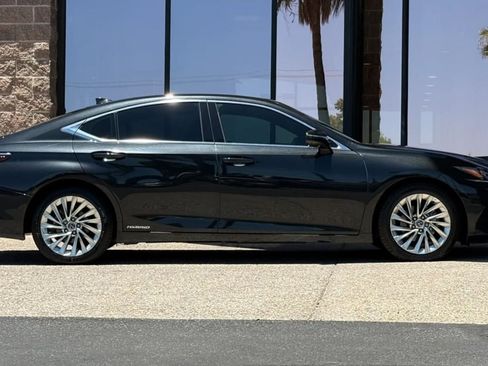 Used 2021 Lexus ES 300h Ultra Luxury w/ Accessory Package 2 FWD image 15