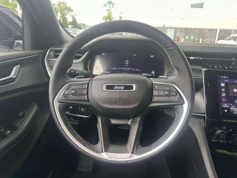 Used 2023 Jeep Grand Cherokee L Laredo AWD/4WD image 15