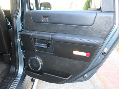 Used 2005 HUMMER H2 w/ Preferred Equipment Group image 42