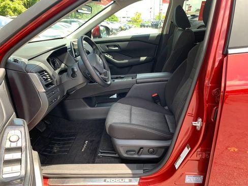 Used 2025 Nissan Rogue SV FWD image 18