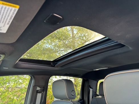 Used 2024 GMC Canyon Denali image 16