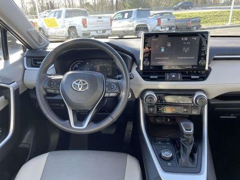 Used 2022 Toyota RAV4 Limited image 15