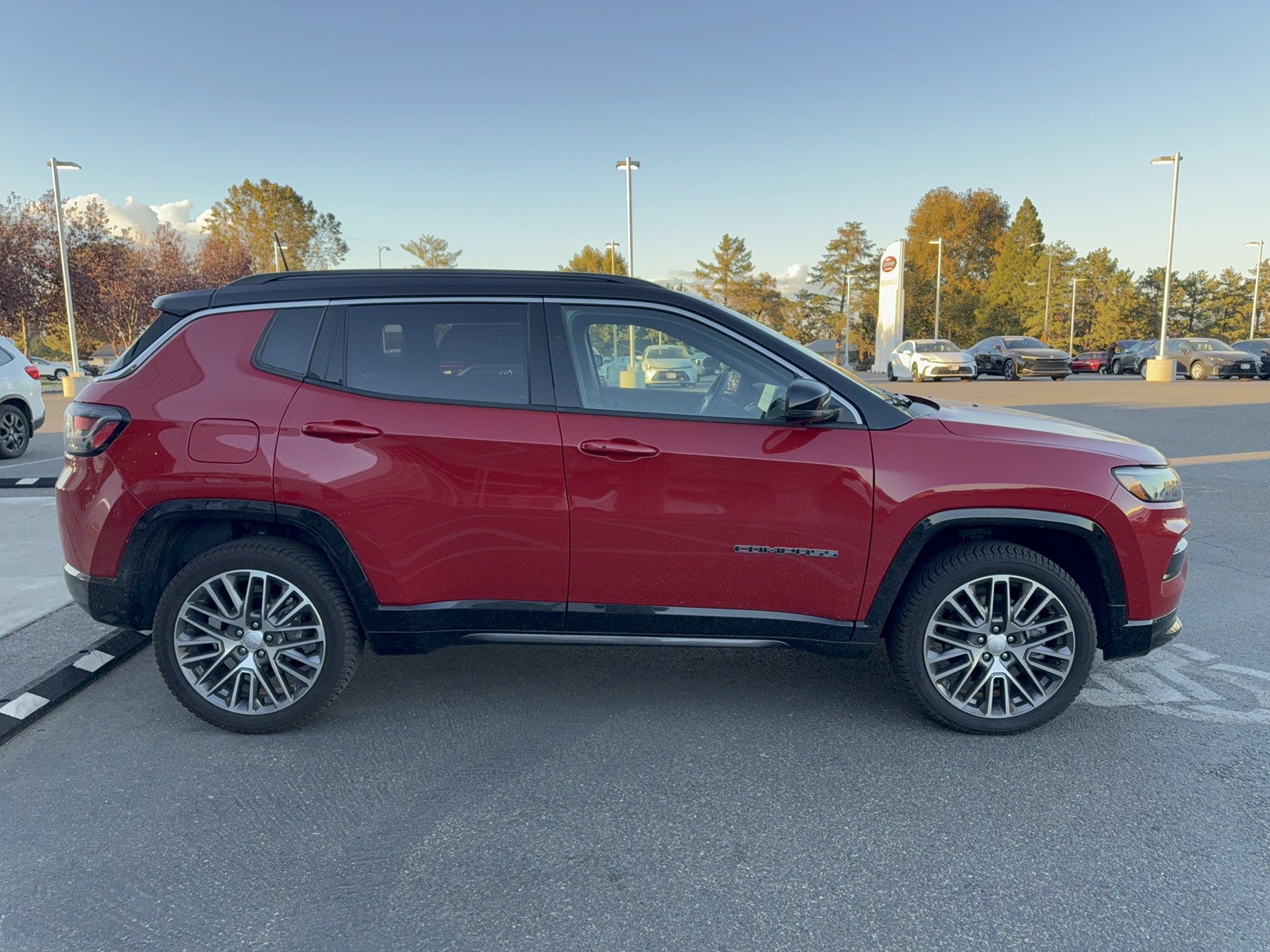 Used 2023 Jeep Compass Limited w/ Elite Group AWD/4WD image 11