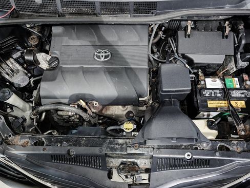 Used 2015 Toyota Sienna LE FWD image 52